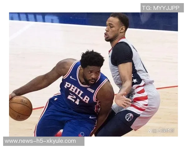 恩比德虽坐板凳却见证队友逆转精彩时刻贡献25分7篮板5助攻致敬登哥