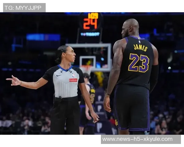 湖人期待詹姆斯在对阵马刺的比赛中强势复出缓解坐骨神经痛困扰