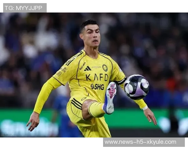 C罗赛后苦笑做偷窃手势引发热议新月锁定胜局让他倍感不满